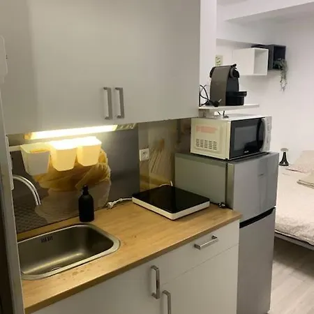 Studio-proche Gares * Versailles